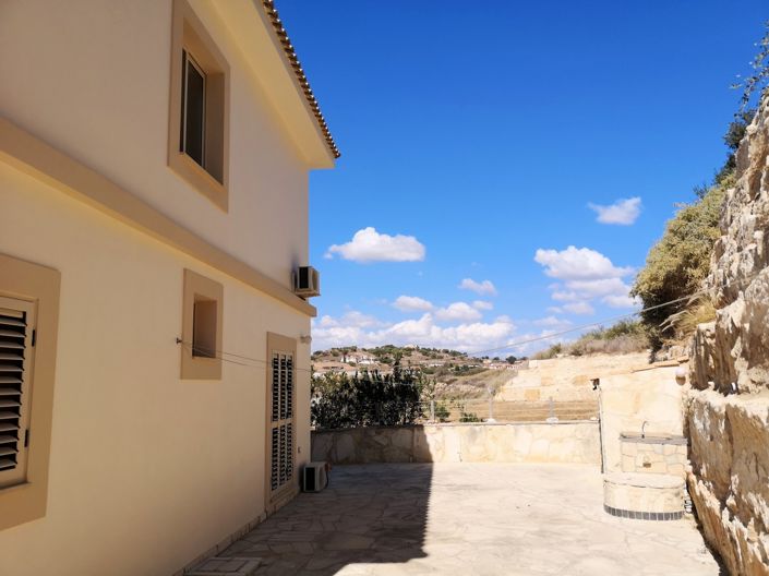 Image No.11-4 Bed Property for sale