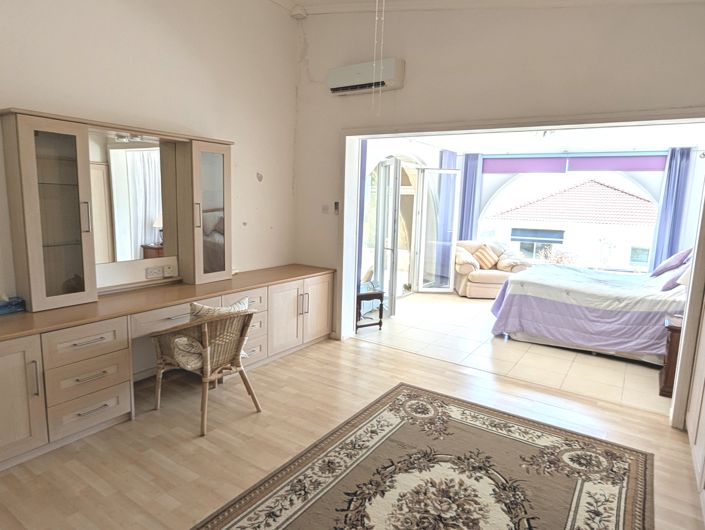 Image No.20-3 Bed Property for sale
