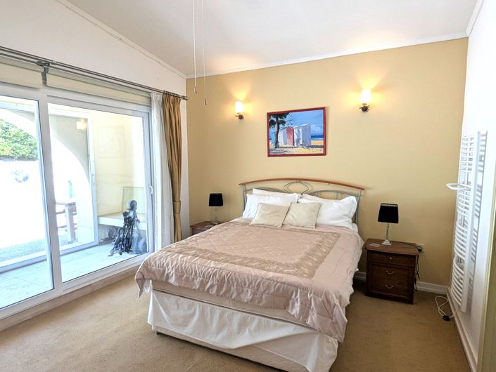 Image No.26-3 Bed Property for sale
