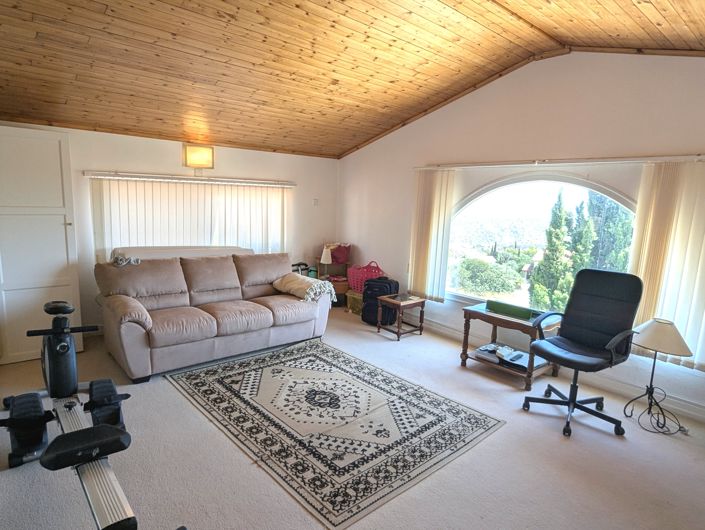 Image No.37-3 Bed Property for sale