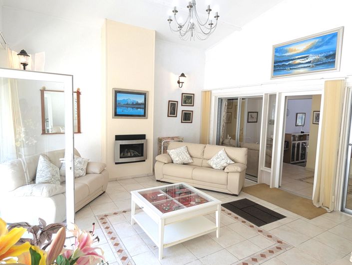 Image No.10-3 Bed Property for sale