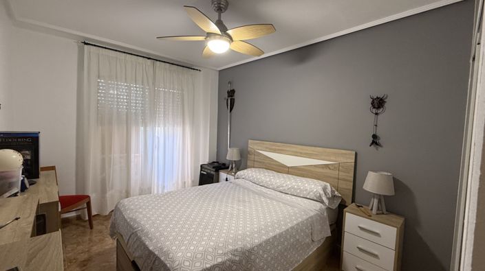 Image No.10-2 Bed Property for sale
