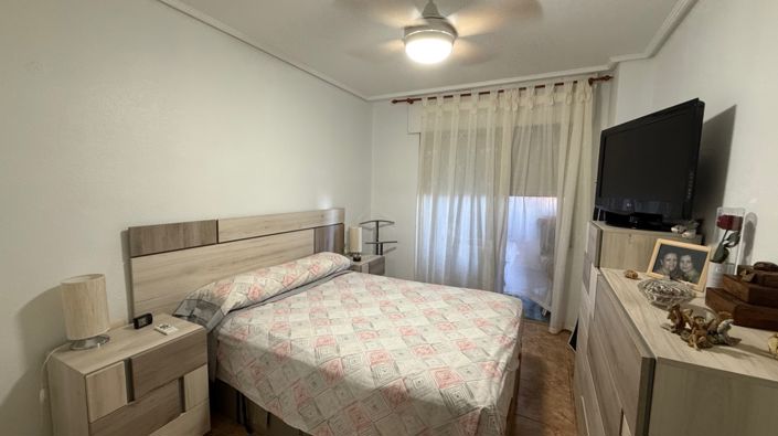 Image No.14-2 Bed Property for sale