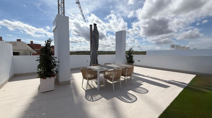 Image No.10-2 Bed Property for sale