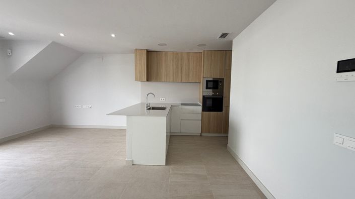 Image No.2-2 Bed Property for sale