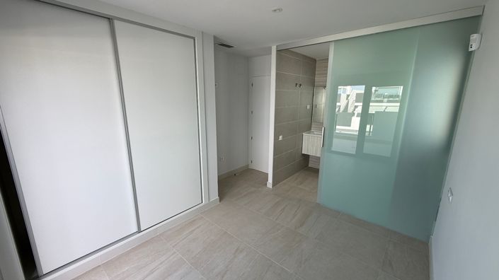 Image No.7-2 Bed Property for sale