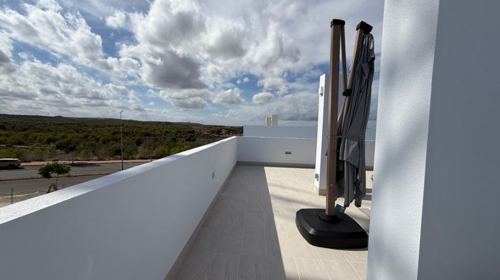 Image No.9-2 Bed Property for sale