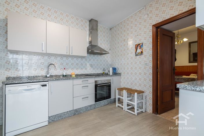 Image No.12-2 Bed House for sale
