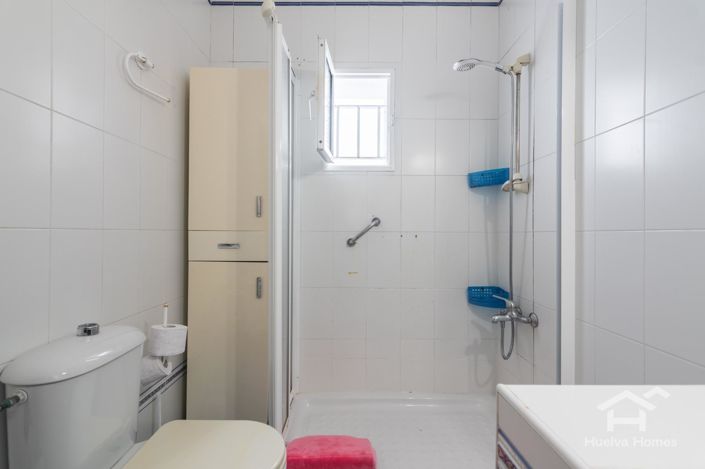 Image No.18-2 Bed House for sale