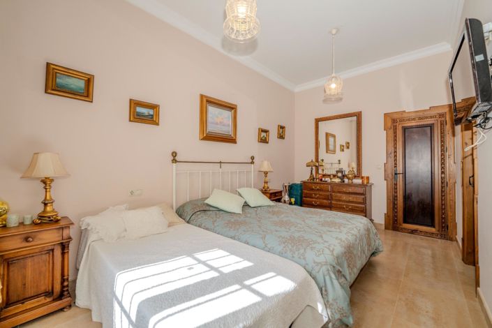 Image No.26-4 Bed Cortijo for sale