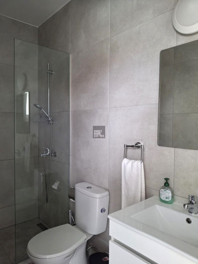 Image No.9-2 Bed Townhouse for sale