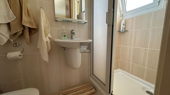 Image No.11-3 Bed House for sale