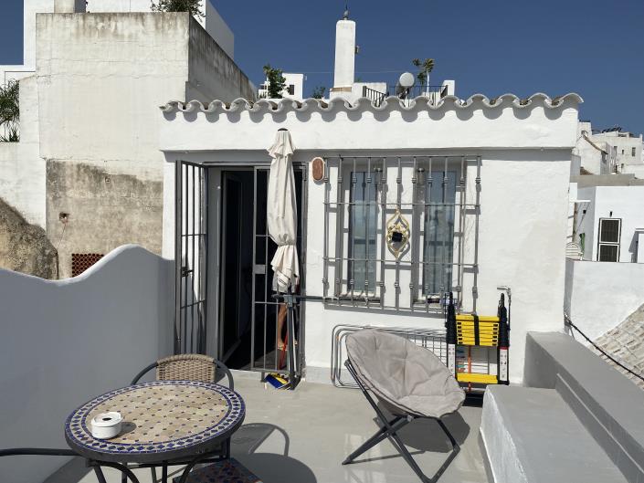 Image No.25-2 Bed Townhouse for sale