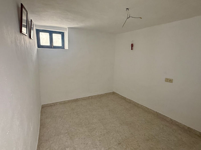 Image No.8-3 Bed Property for sale