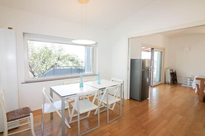 Image No.27-8 Bed Property for sale
