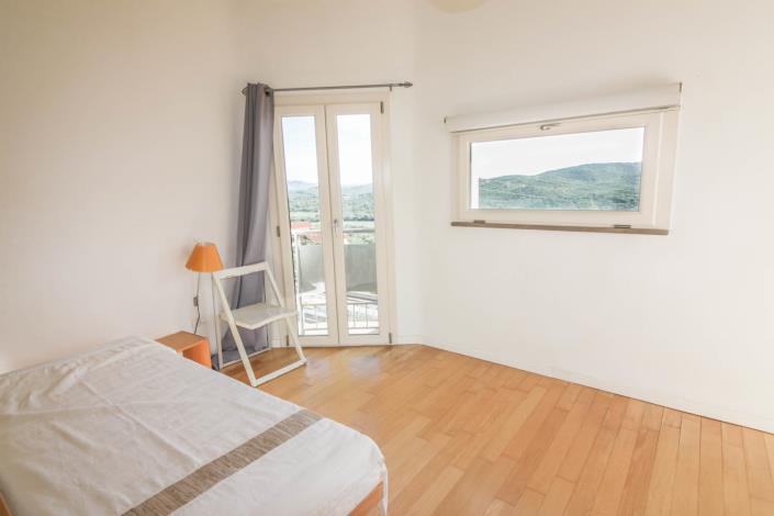 Image No.32-8 Bed Property for sale