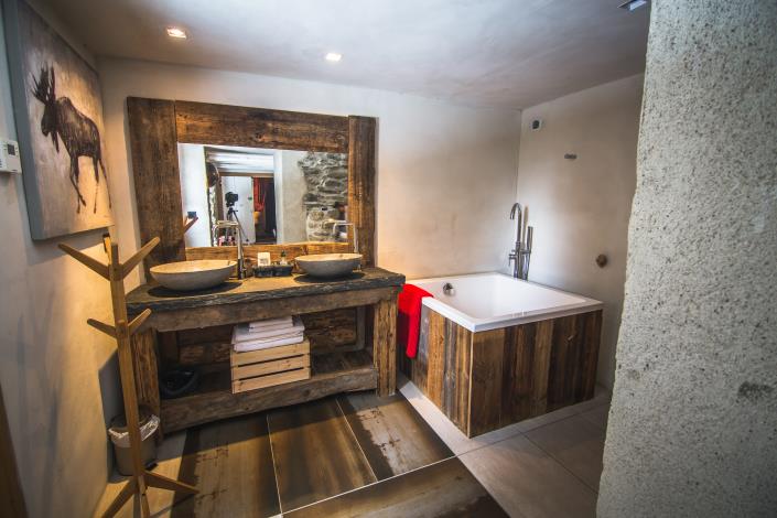 Image No.24-3 Bed Chalet for sale