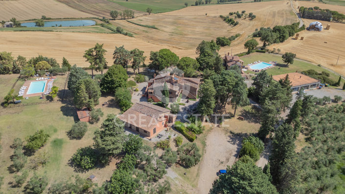 Image No.17-24 Bed Country House for sale