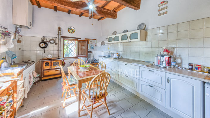 Image No.11-7 Bed Country House for sale