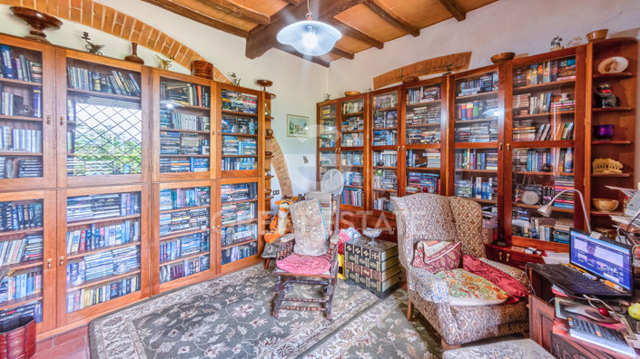 Image No.13-7 Bed Country House for sale
