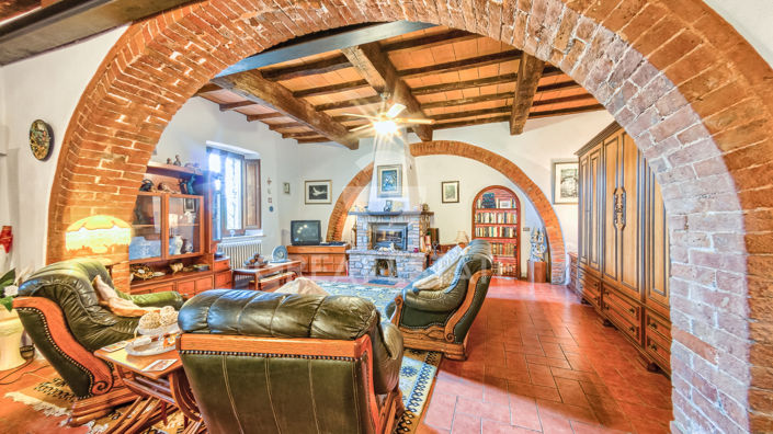 Image No.2-7 Bed Country House for sale