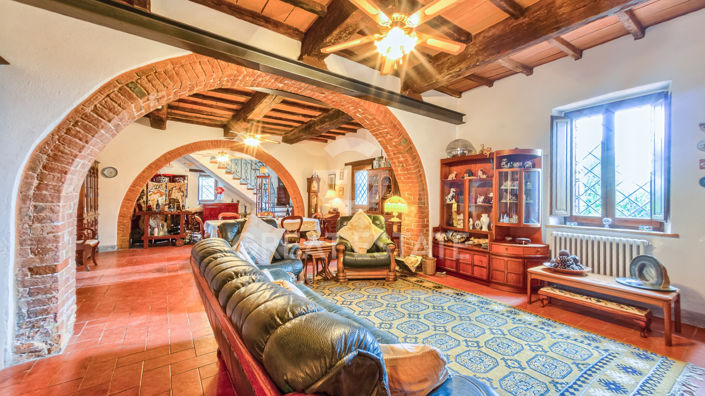 Image No.5-7 Bed Country House for sale