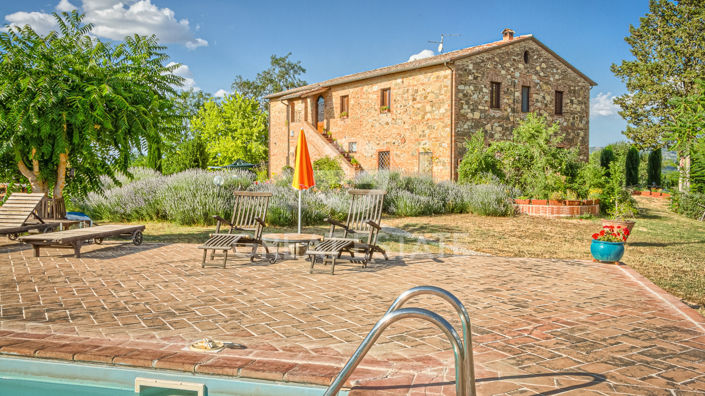 Image No.7-7 Bed Country House for sale