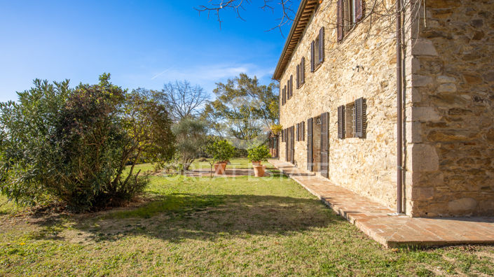 Image No.12-Maison de campagne de 4 chambres à vendre à Corciano