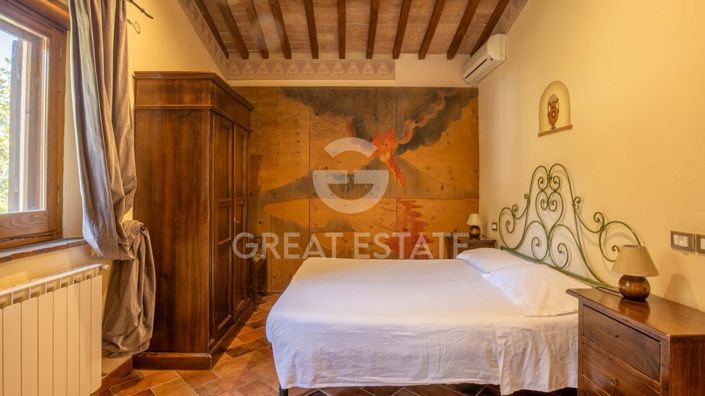 Image No.46-12 Bed Farmhouse for sale
