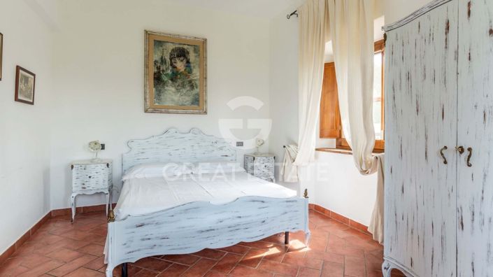 Image No.49-12 Bed Farmhouse for sale