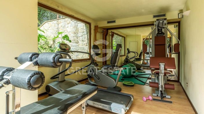 Image No.56-12 Bed Farmhouse for sale