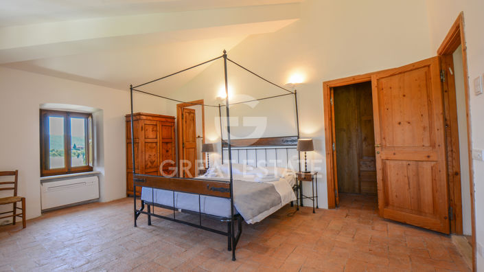 Image No.36-5 Bed Country House for sale