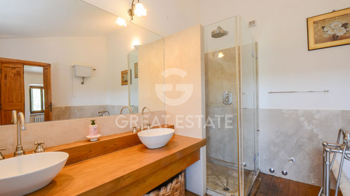 Image No.40-5 Bed Country House for sale