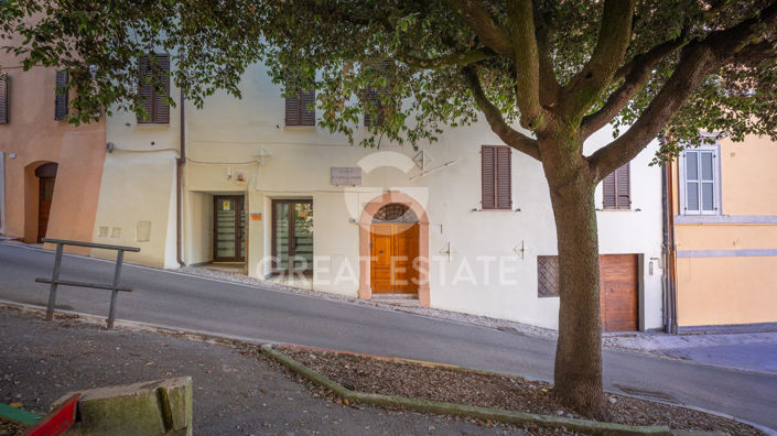 Image No.11-3 Bed Property for sale