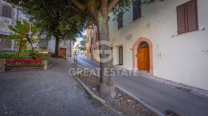 Image No.12-3 Bed Property for sale