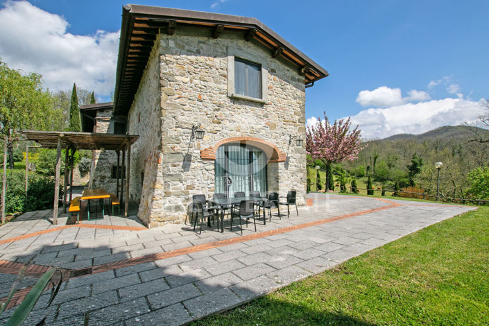 Image No.14-Maison de campagne de 8 chambres à vendre à Vicchio