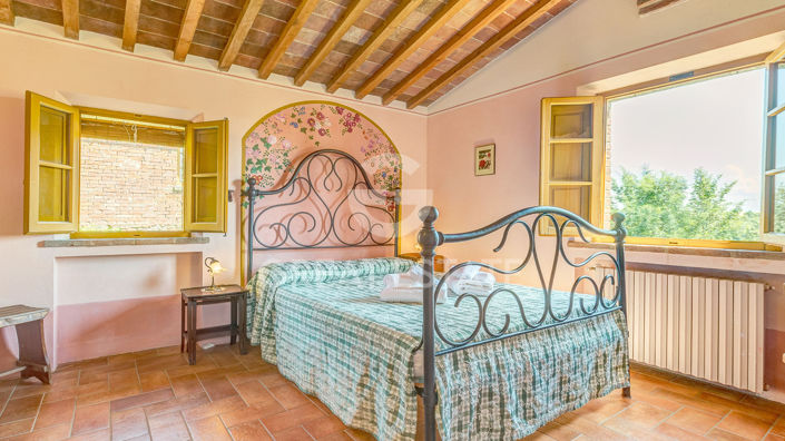 Image No.44-9 Bed Country House for sale