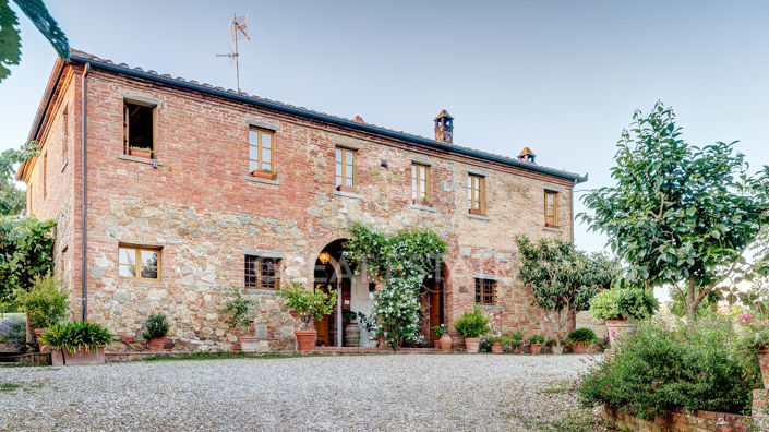 Image No.7-9 Bed Country House for sale