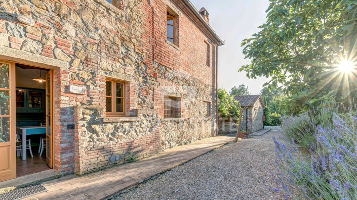Image No.9-9 Bed Country House for sale