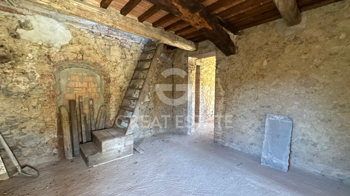 Image No.2-Maison de campagne de 4 chambres à vendre à Lucignano