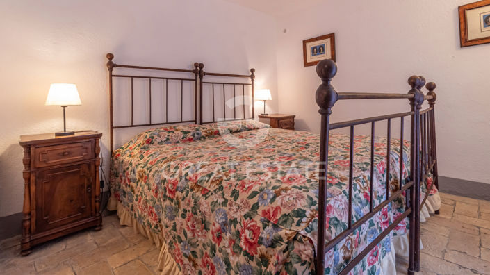 Image No.12-3 Bed Country House for sale