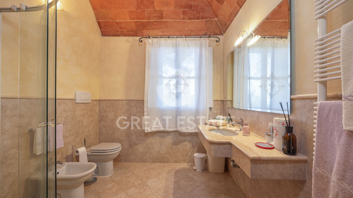 Image No.40-7 Bed Country House for sale
