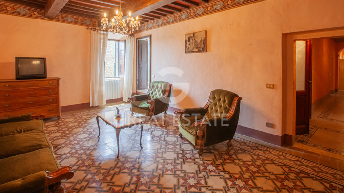 Image No.2-4 Bed Property for sale