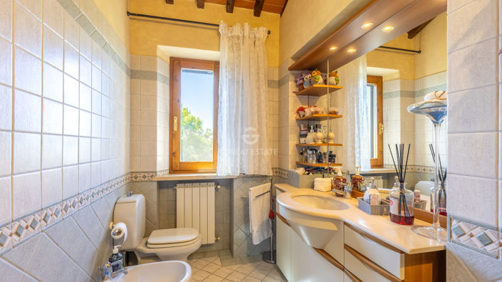 Image No.33-8 Bed Country House for sale