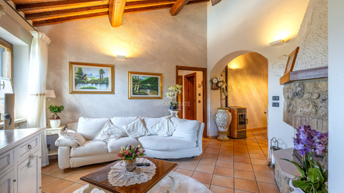 Image No.6-8 Bed Country House for sale