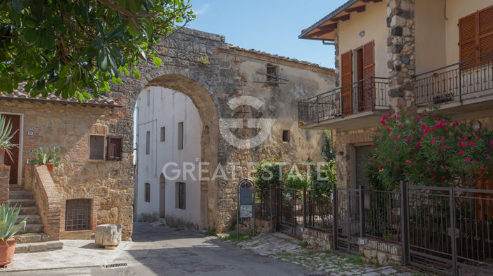 Image No.8-10 Bed Townhouse for sale