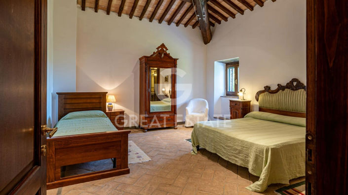 Image No.43-4 Bed Country House for sale