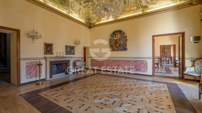 Image No.21-5 Bed Townhouse for sale