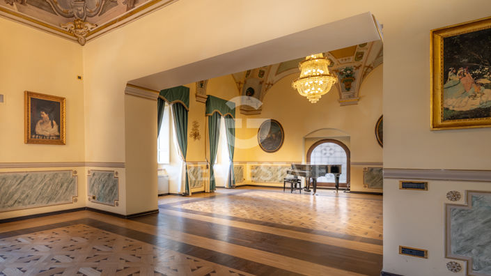 Image No.25-5 Bed Townhouse for sale
