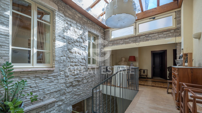 Image No.30-5 Bed Townhouse for sale